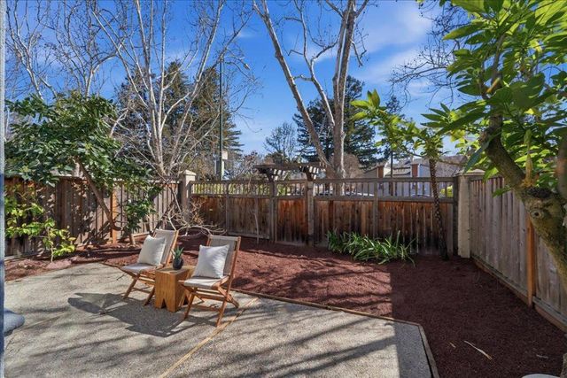 131 Concord Circle, Mountain View, CA 94040