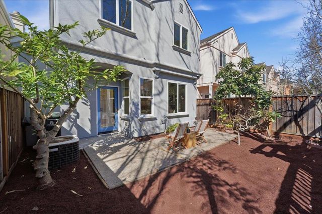 131 Concord Circle, Mountain View, CA 94040