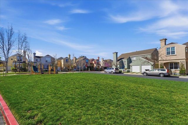 131 Concord Circle, Mountain View, CA 94040