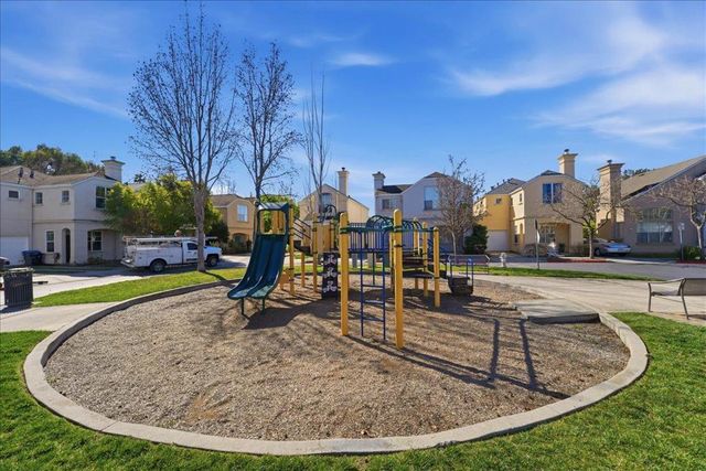 131 Concord Circle, Mountain View, CA 94040