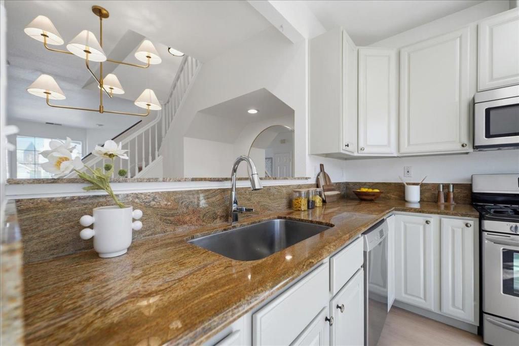 Image 10 of property listing at 131 Concord Circle, Mountain View, CA 94040