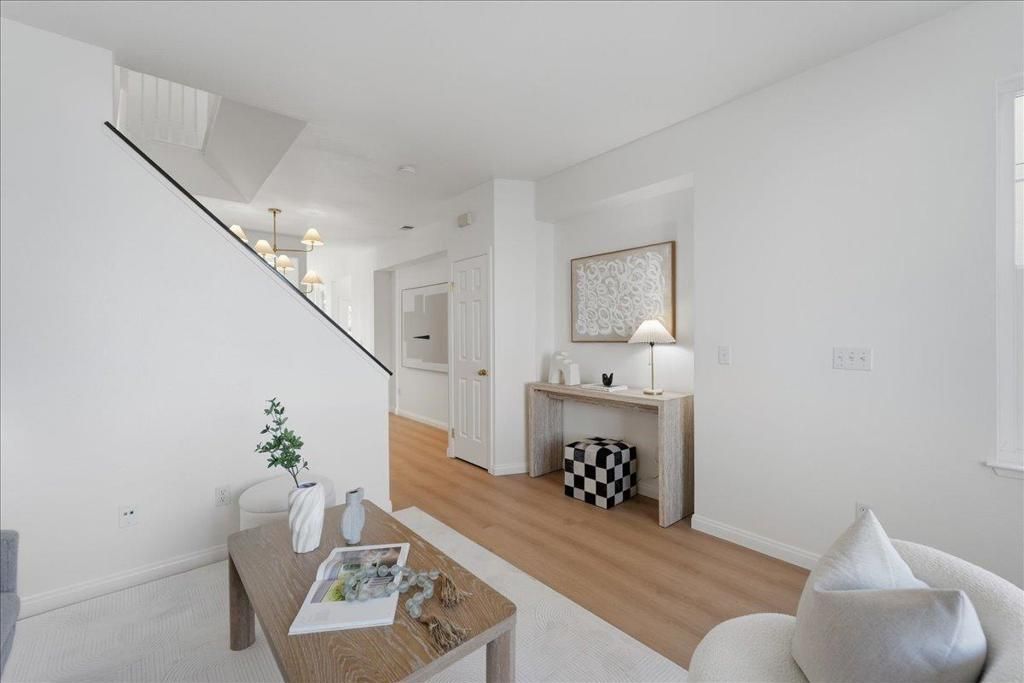 Image 6 of property listing at 131 Concord Circle, Mountain View, CA 94040