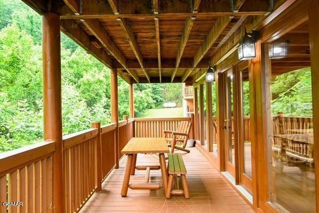 1044 Black Bear Cub Way, Sevierville, TN 37862