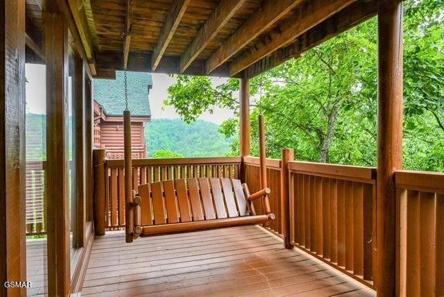 1044 Black Bear Cub Way, Sevierville, TN 37862
