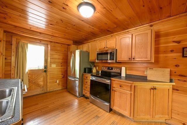 1044 Black Bear Cub Way, Sevierville, TN 37862
