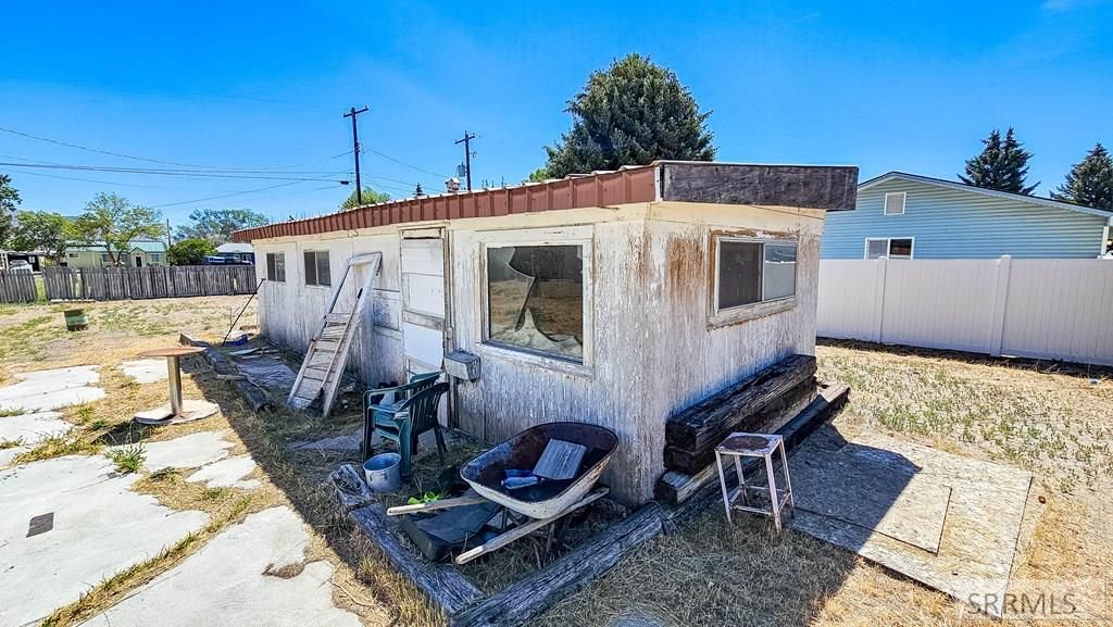 Image 11 of property listing at 635 Thelma Avenue, Arco, ID 83213