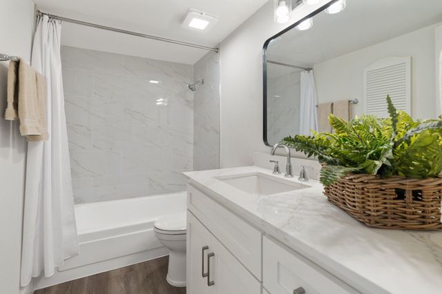 14715 Barryknoll Lane 132, Houston, TX 77079