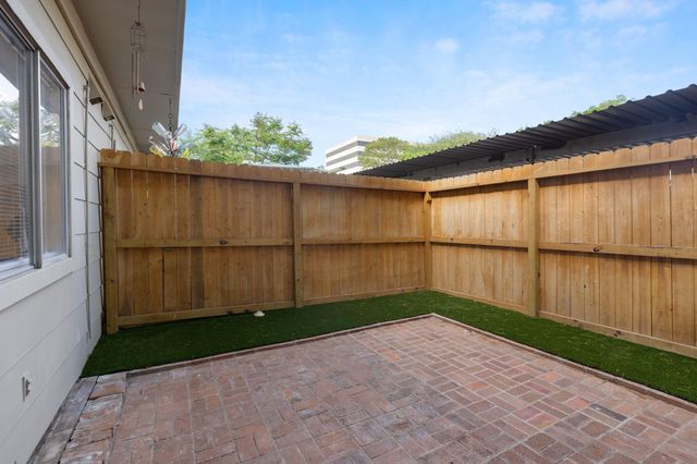 14715 Barryknoll Lane 132, Houston, TX 77079