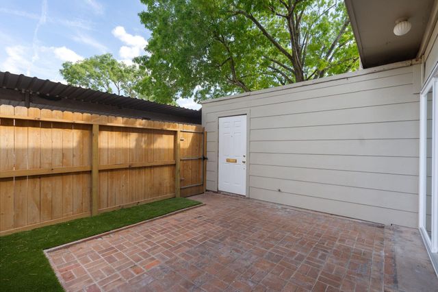 14715 Barryknoll Lane 132, Houston, TX 77079