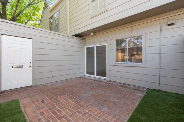 14715 Barryknoll Lane 132, Houston, TX 77079