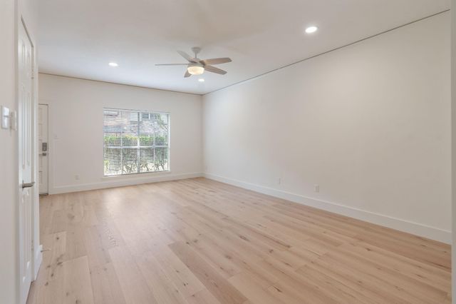 14715 Barryknoll Lane 132, Houston, TX 77079