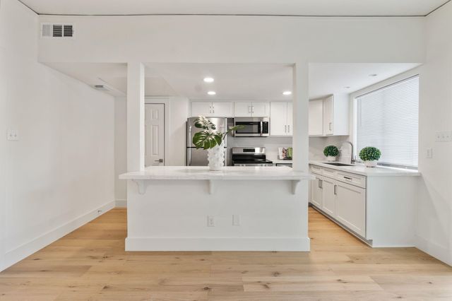 14715 Barryknoll Lane 132, Houston, TX 77079