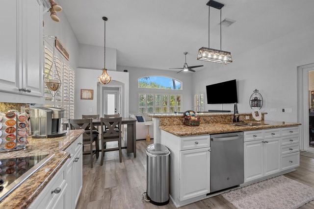 5649 Oakmont Village Circle, Lake Worth, FL 33463