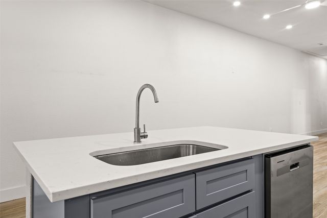810 W 10th Street, Dallas, TX 75208