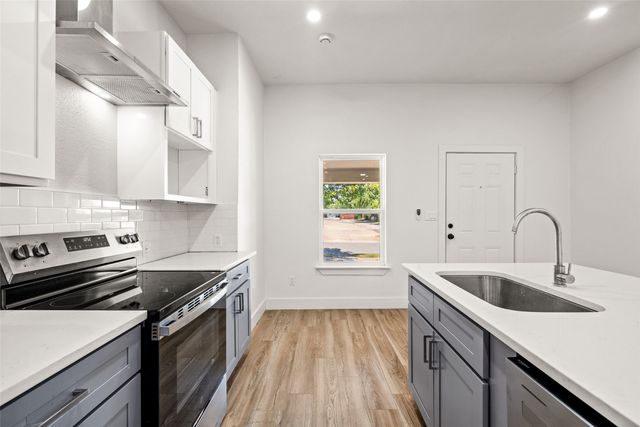 810 W 10th Street, Dallas, TX 75208