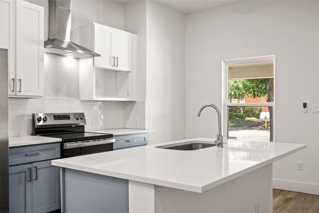 810 W 10th Street, Dallas, TX 75208