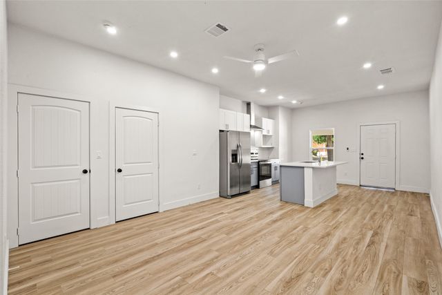 810 W 10th Street, Dallas, TX 75208
