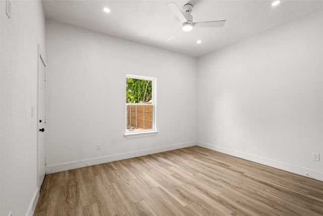 810 W 10th Street, Dallas, TX 75208