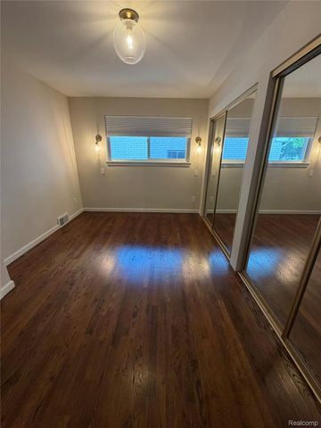 319 Amelia Avenue, Royal Oak, MI 48073