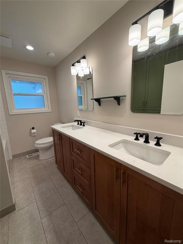 319 Amelia Avenue, Royal Oak, MI 48073