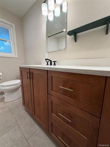 319 Amelia Avenue, Royal Oak, MI 48073