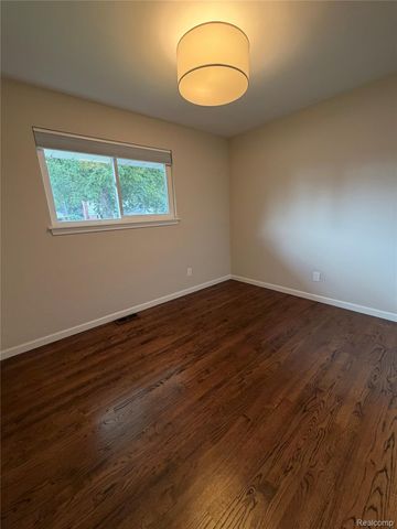 319 Amelia Avenue, Royal Oak, MI 48073