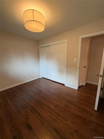 319 Amelia Avenue, Royal Oak, MI 48073