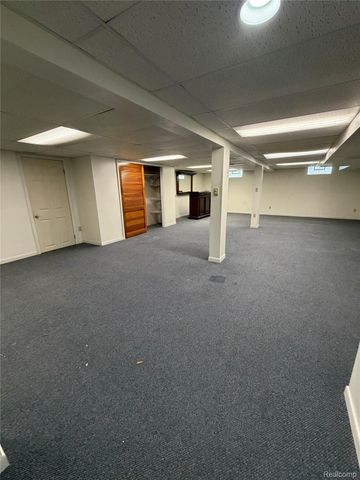 319 Amelia Avenue, Royal Oak, MI 48073