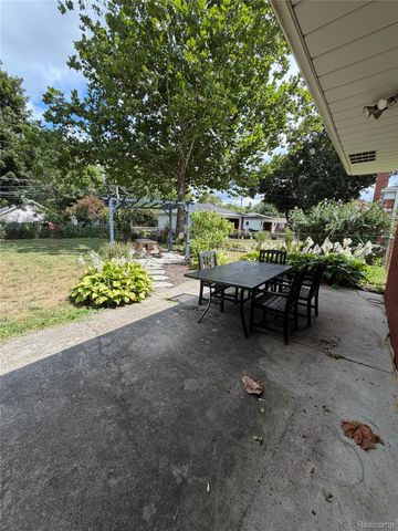 319 Amelia Avenue, Royal Oak, MI 48073