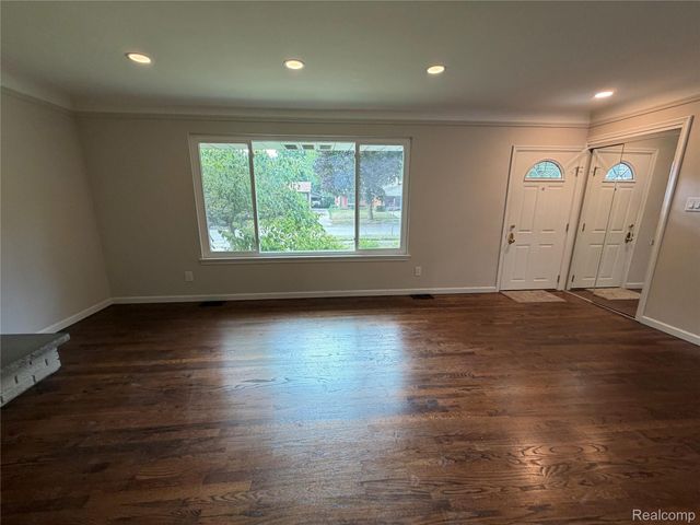 319 Amelia Avenue, Royal Oak, MI 48073