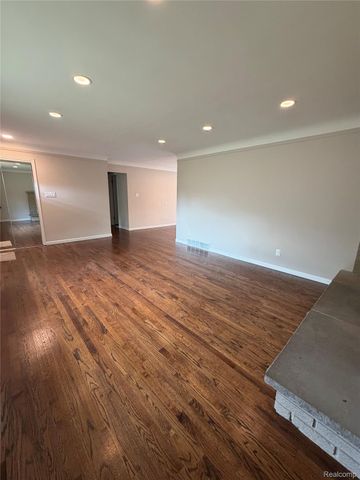 319 Amelia Avenue, Royal Oak, MI 48073