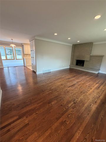 319 Amelia Avenue, Royal Oak, MI 48073