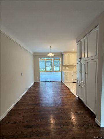 319 Amelia Avenue, Royal Oak, MI 48073
