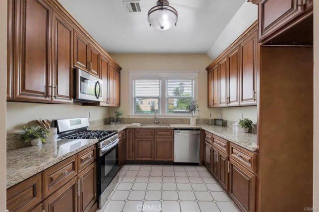 2913 Brighton Avenue, Los Angeles, CA 90018