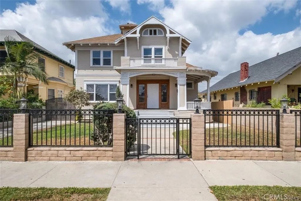 2913 Brighton Avenue, Los Angeles, CA 90018