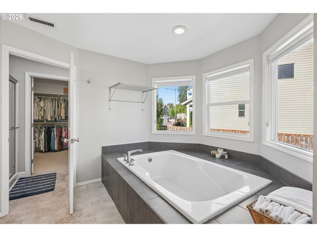 15579 Sw 76TH Ave, Portland, OR 97224