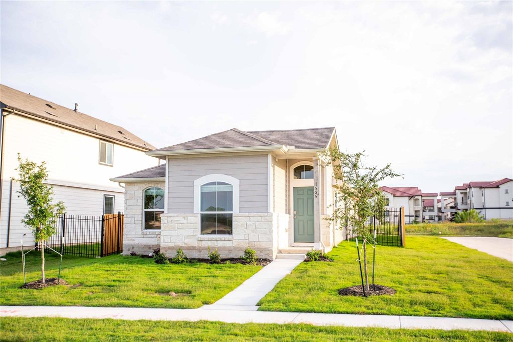 1525 Arborside DR, Austin, TX 78754