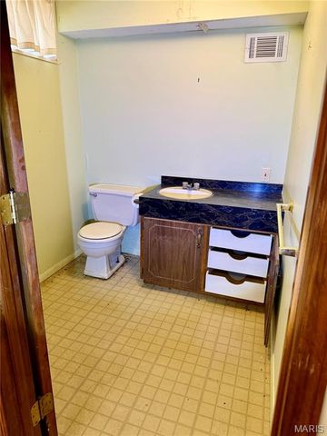 421 Lindy Boulevard, Ballwin, MO 63021