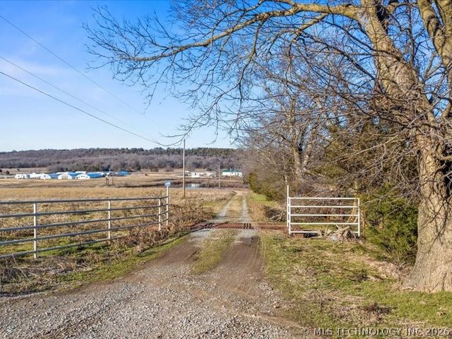40180 E 1290 Road, Mccurtain, OK 74944