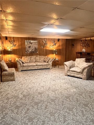 14150 Michael Dr, North Huntingdon, PA 15642