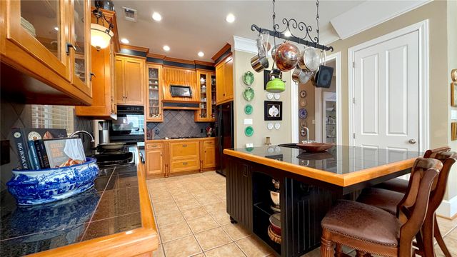 8 Griffith Court, Terrell, TX 75160