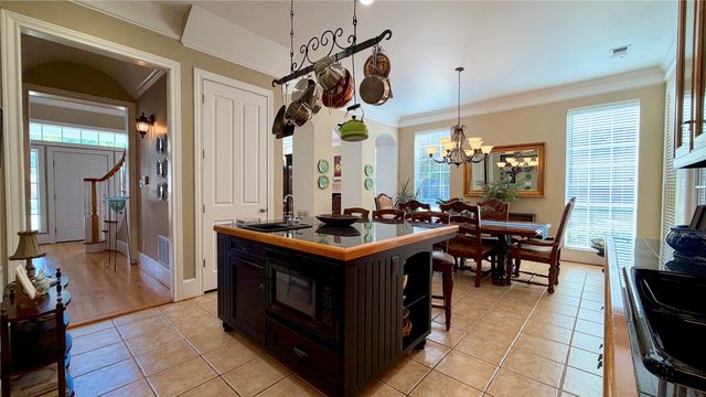 8 Griffith Court, Terrell, TX 75160