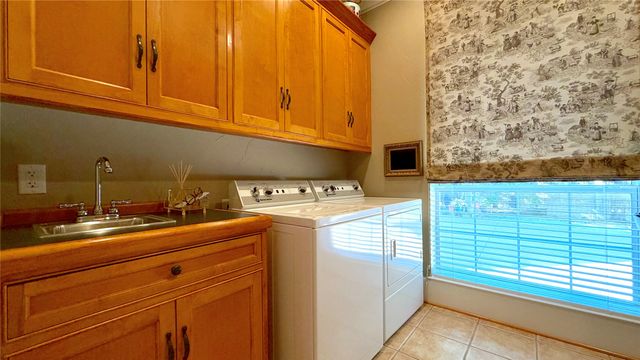 8 Griffith Court, Terrell, TX 75160