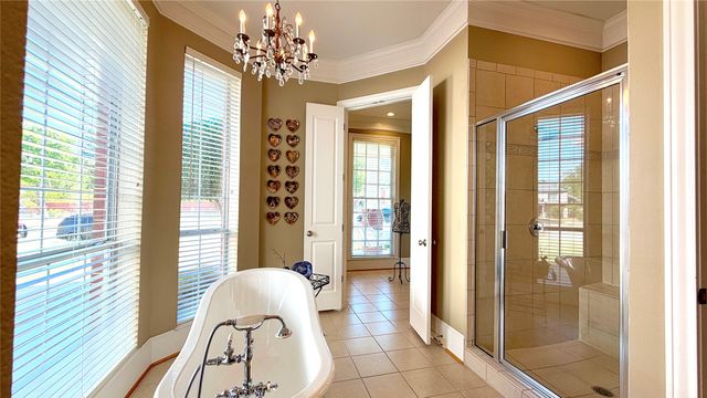 8 Griffith Court, Terrell, TX 75160