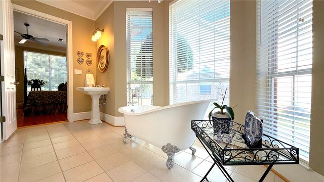 8 Griffith Court, Terrell, TX 75160