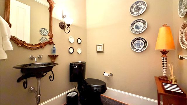 8 Griffith Court, Terrell, TX 75160