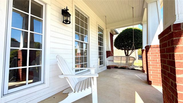8 Griffith Court, Terrell, TX 75160
