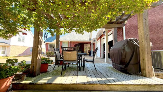 8 Griffith Court, Terrell, TX 75160