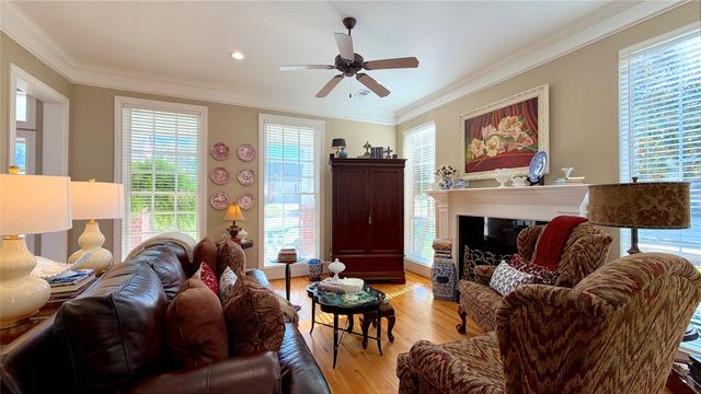 8 Griffith Court, Terrell, TX 75160