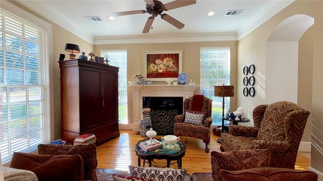 8 Griffith Court, Terrell, TX 75160